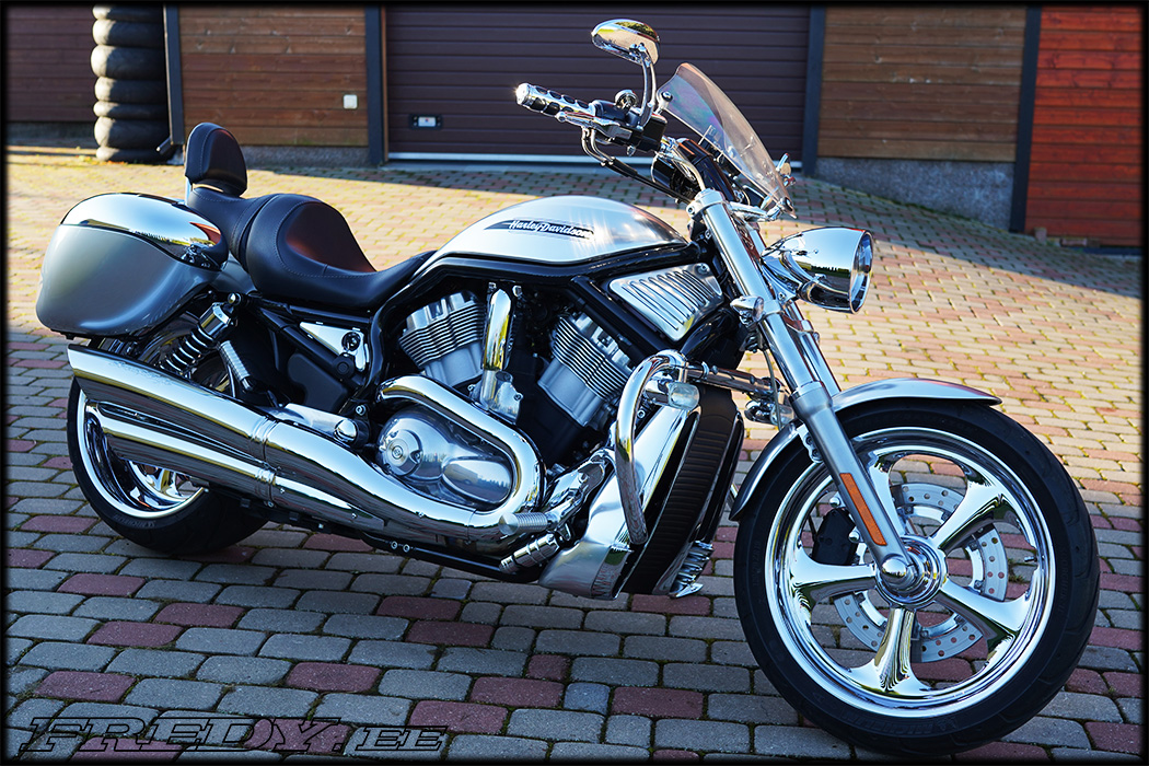 04 Harley-Davidson VRSCB V-Rod .
